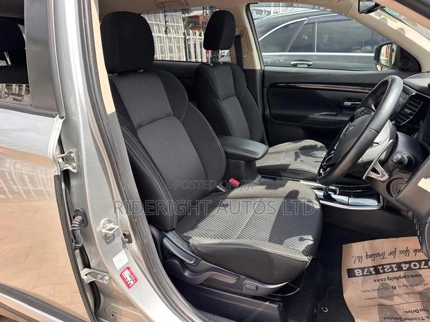 Mitsubishi Outlander 2019 Silver