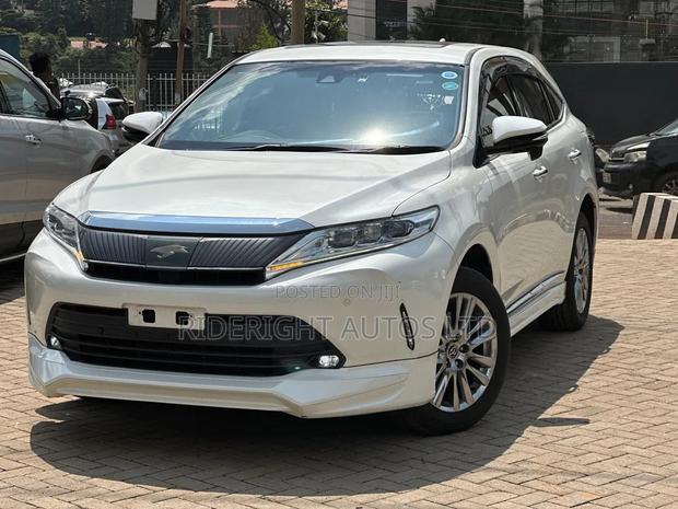 Toyota Harrier 2.0 2018 White