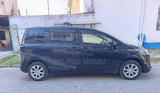 Toyota Sienta 2020 Silver