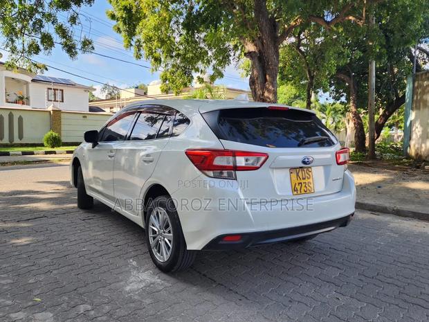 Subaru Impreza 2.0i Limited AWD Hatchback 2017 Pearl