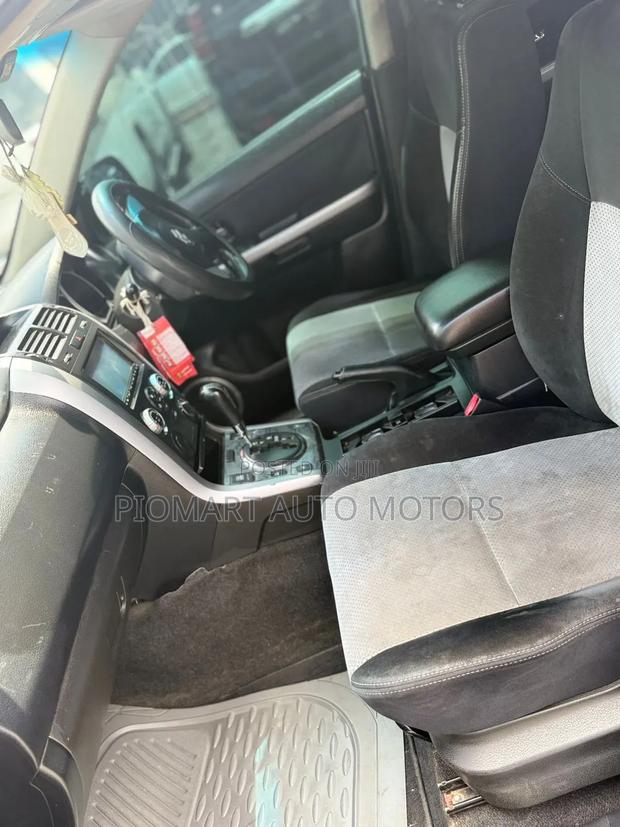 Suzuki Escudo 2010 Gray