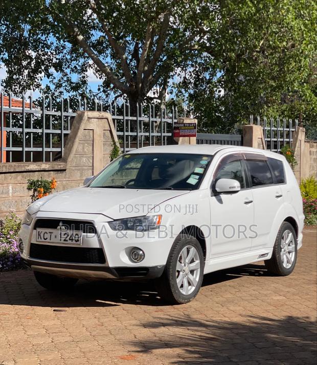 Mitsubishi Outlander 2011 White
