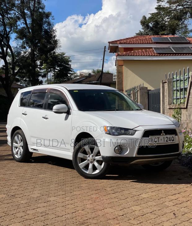 Mitsubishi Outlander 2011 White