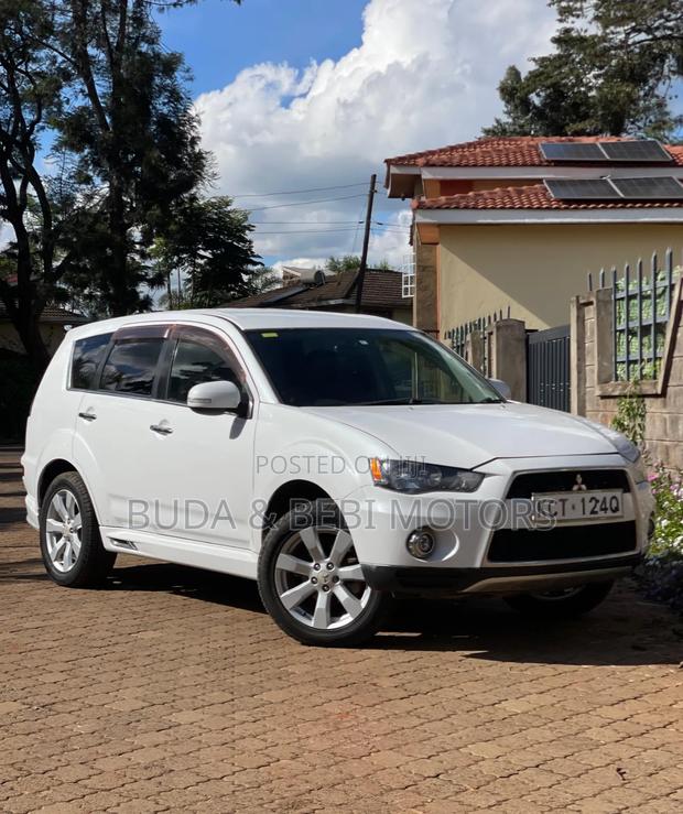Mitsubishi Outlander 2011 White
