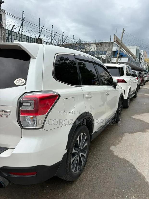 Subaru Forester 2.5i Limited AWD 2017 Pearl