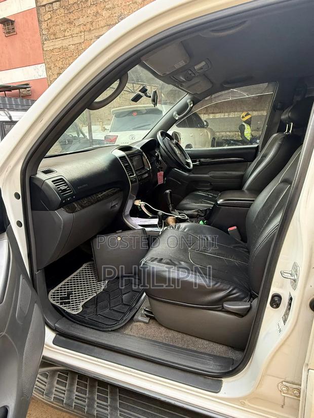 Toyota Land Cruiser Prado 2010 Pearl