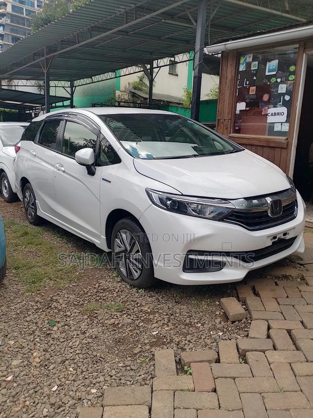 Honda Fit Shuttle 1.5 Hybrid 4WD 2019 White