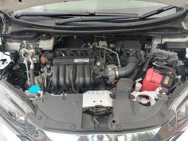 Honda Fit Shuttle 1.5 Hybrid 4WD 2019 White