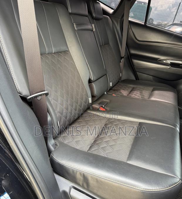 Toyota Harrier 2.0 2019 Black