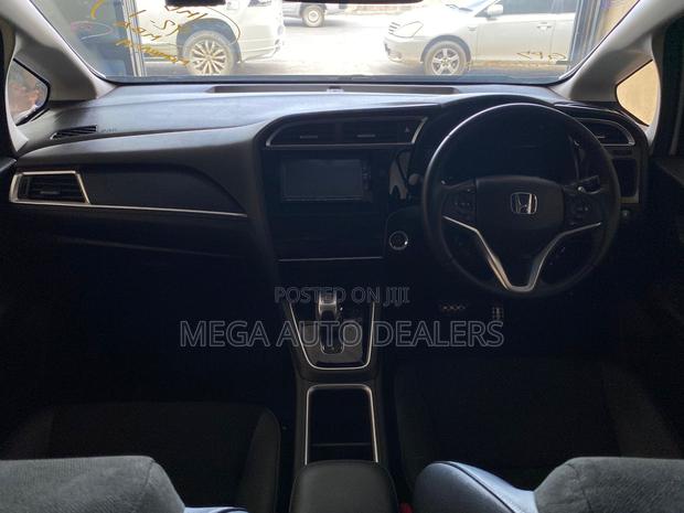 Honda Fit Shuttle 2019 White