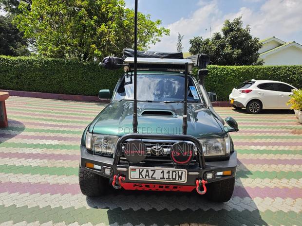 Toyota Hilux 2000 Black