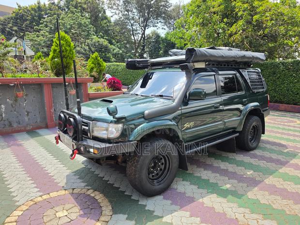 Toyota Hilux 2000 Black