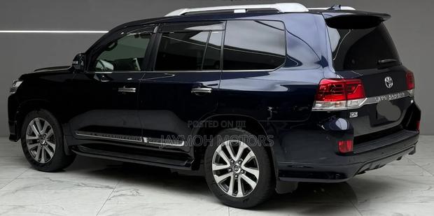Toyota Land Cruiser 2020 Blue
