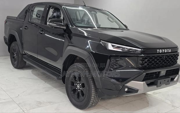 New Toyota Hilux 2025 Black