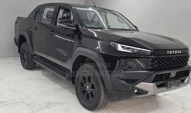 New Toyota Hilux 2025 Black