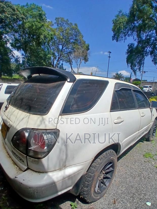 Toyota Harrier 2000 White