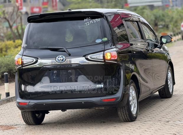 Toyota Sienta 1.5 Hybrid FWD 2020 Black