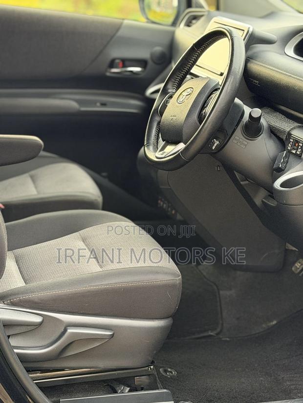 Toyota Sienta 1.5 Hybrid FWD 2020 Black