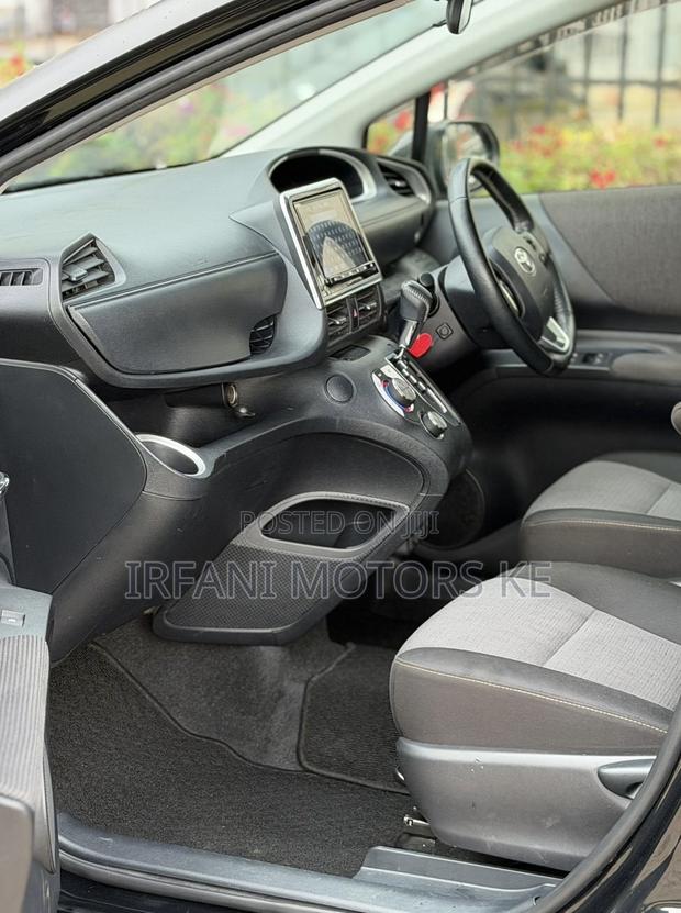Toyota Sienta 1.5 Hybrid FWD 2020 Black