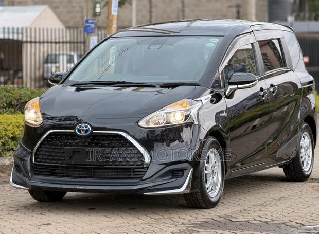 Toyota Sienta 1.5 Hybrid FWD 2020 Black
