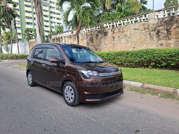 Toyota Spade 1.5 2019 Brown