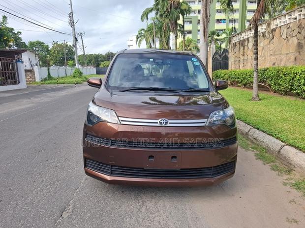 Toyota Spade 1.5 2019 Brown