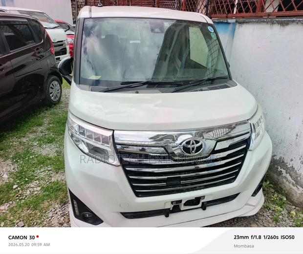 Toyota Roomy 2018 White