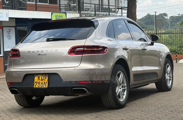 Porsche Macan 2017 Gold