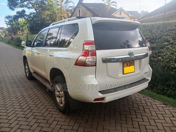 Toyota Land Cruiser Prado 2017 White
