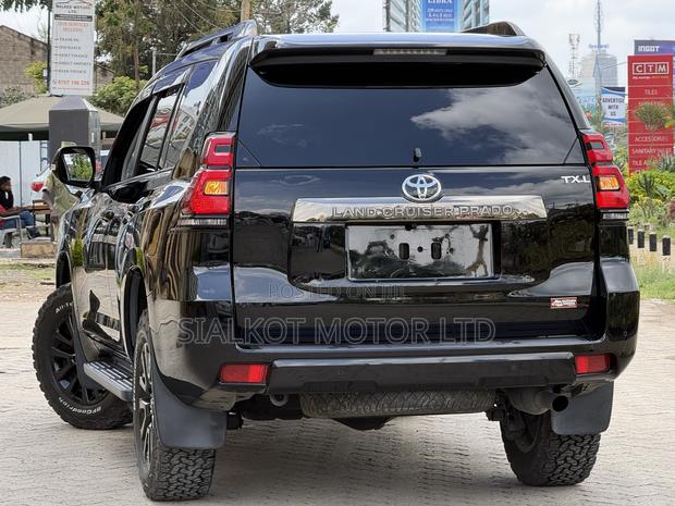 Toyota Land Cruiser Prado 2.7 2021 Black