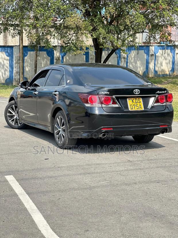 Toyota Crown 2018 Black