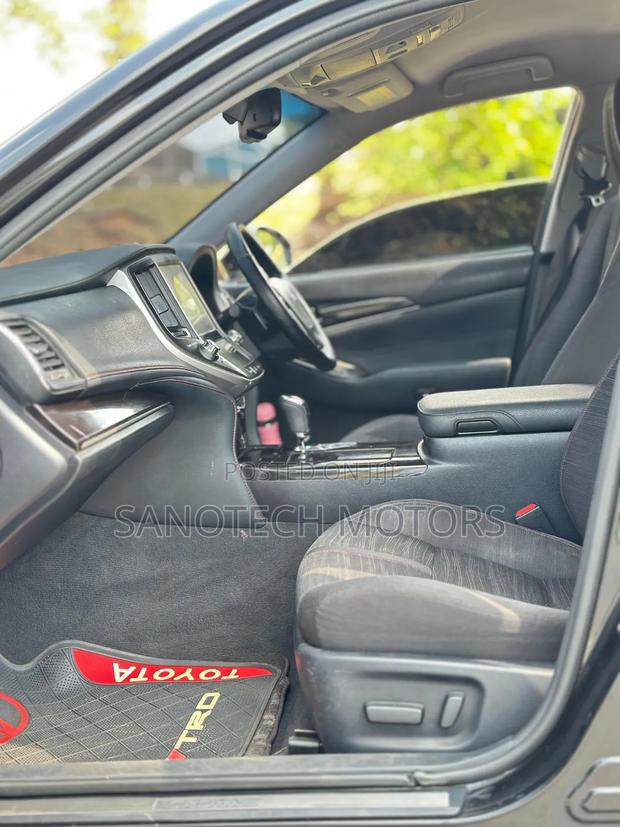 Toyota Crown 2018 Black