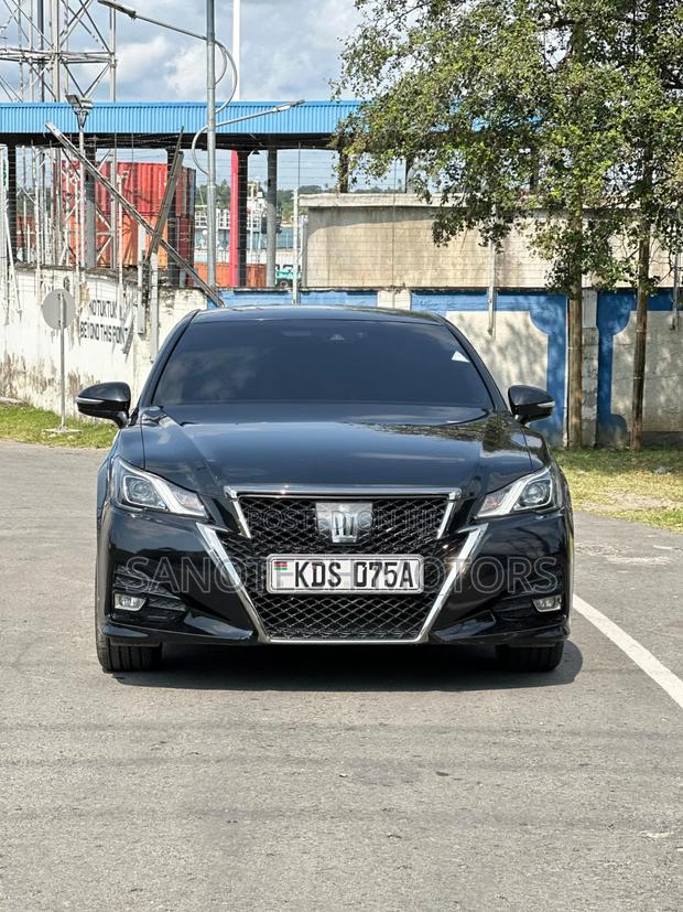 Toyota Crown 2018 Black