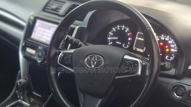 Toyota Premio 2019 Silver
