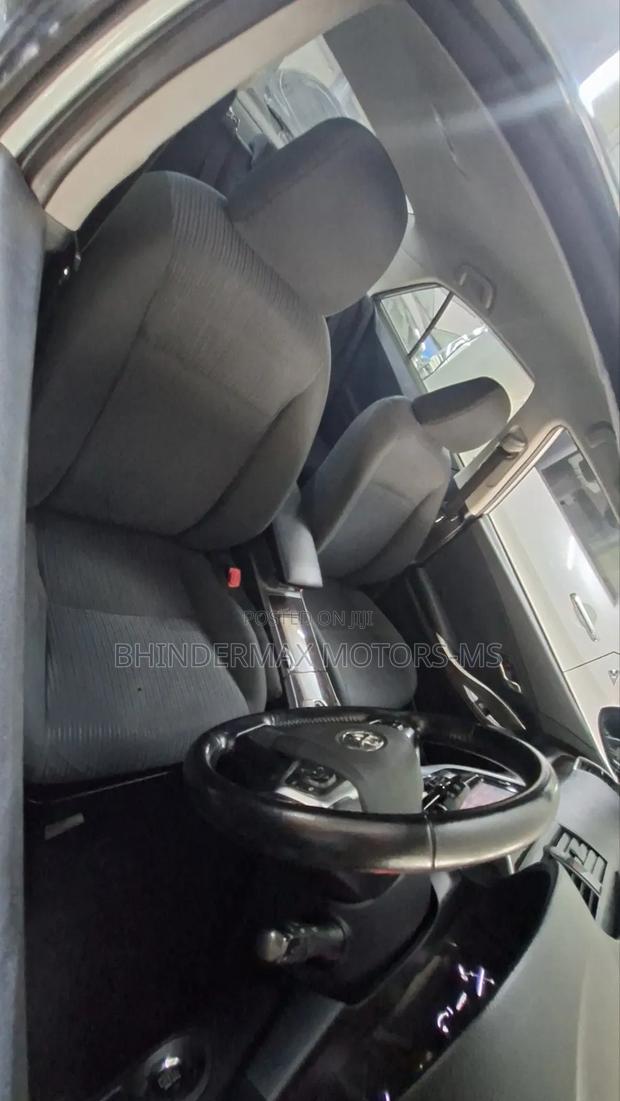 Toyota Premio 2019 Silver