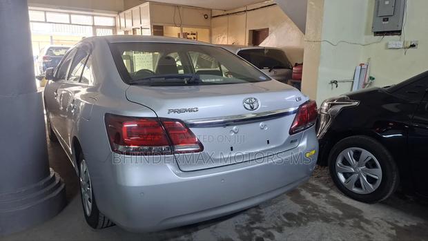 Toyota Premio 2019 Silver