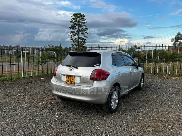 Toyota Auris 2010 Silver