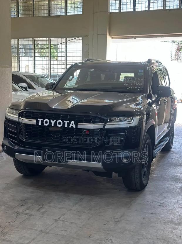 Toyota Land Cruiser LC300 2023 Matt Black