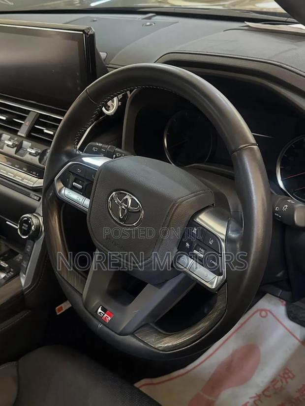 Toyota Land Cruiser LC300 2023 Matt Black