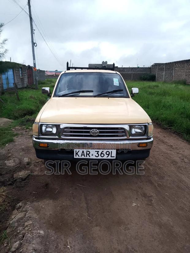 Toyota Hilux 2004 Beige