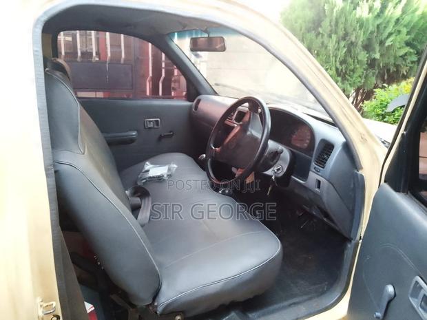Toyota Hilux 2004 Beige