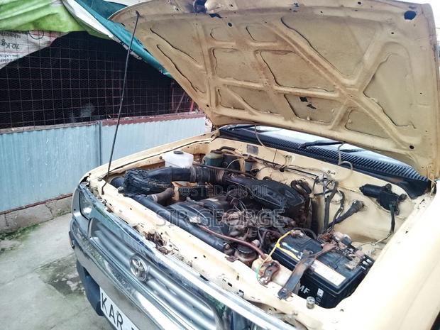 Toyota Hilux 2004 Beige