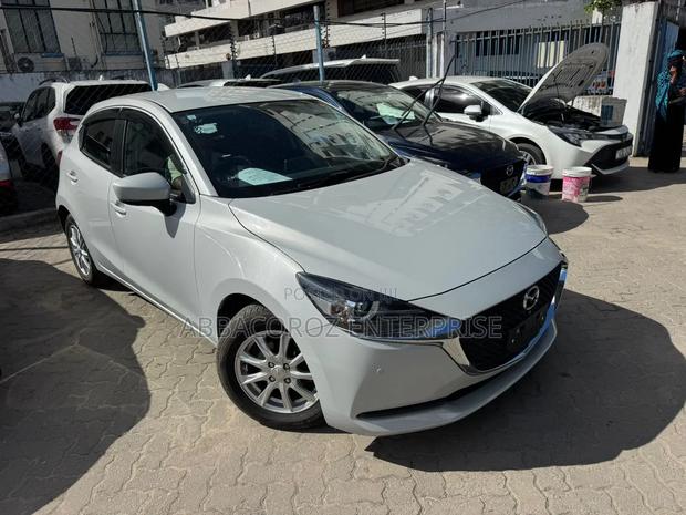 Mazda 2 2019 Off white