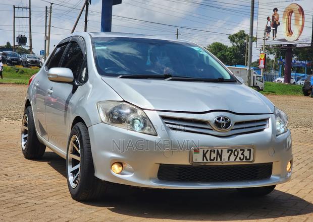 Toyota Auris 2010 Silver