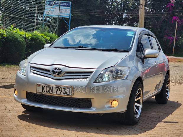 Toyota Auris 2010 Silver
