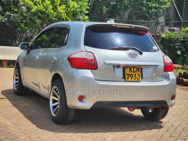Toyota Auris 2010 Silver