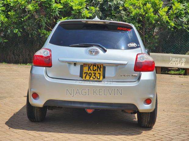 Toyota Auris 2010 Silver