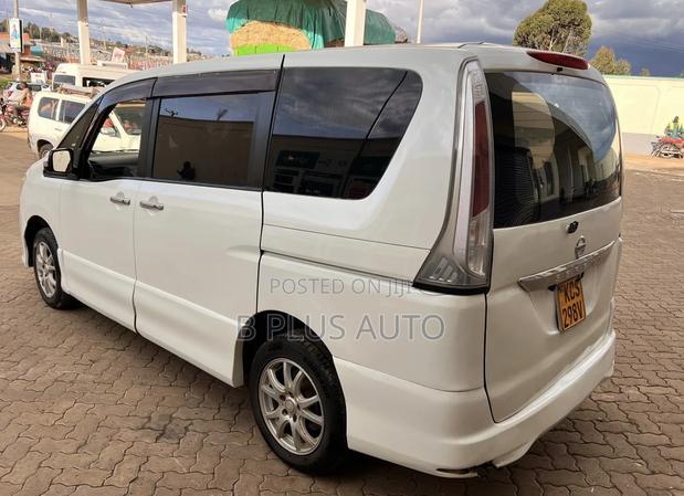 Nissan Serena 2011 White