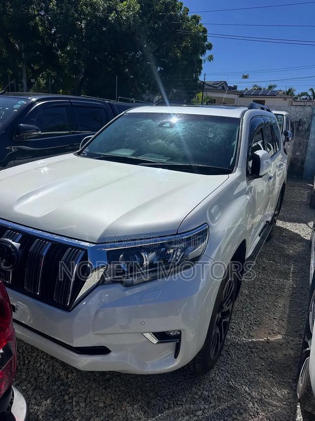 Toyota Land Cruiser Prado Kakadu 2018 Matt Black