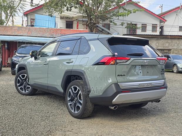 Toyota RAV4 2020 Green